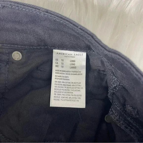 American Eagle Mom Jeans Black Distressed Denim Size 10 / 29 Long NWT - Picture 3 of 7